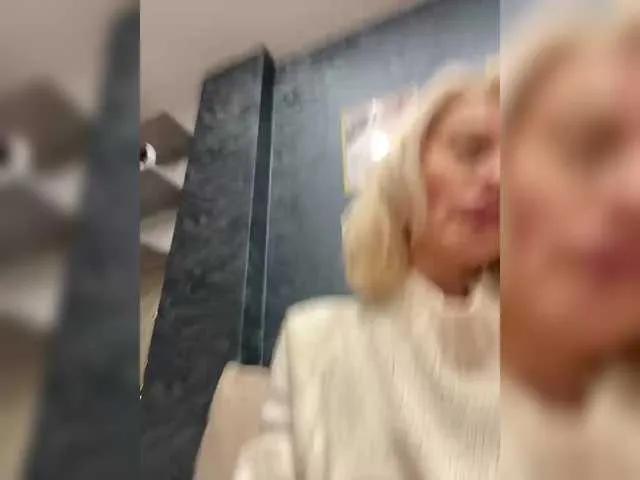 -Molly- on BongaCams