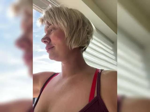 AlisaBlackFox on BongaCams