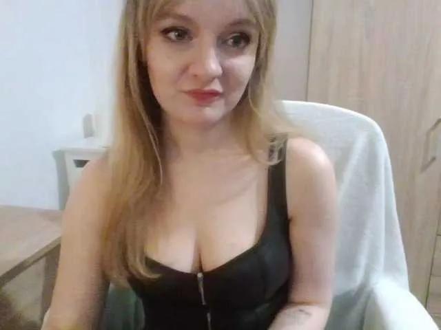 AlmaNatural on BongaCams