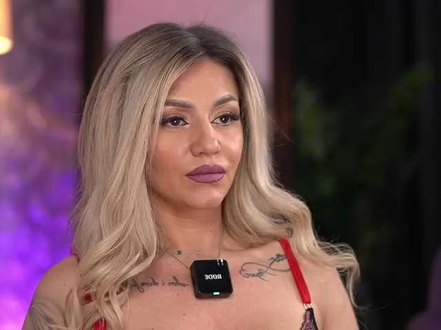 AlmaVelia on BongaCams