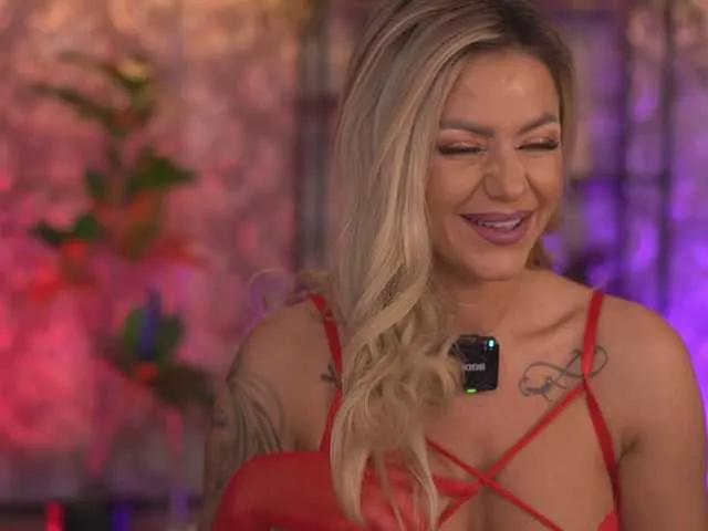 AlmaVelia on BongaCams