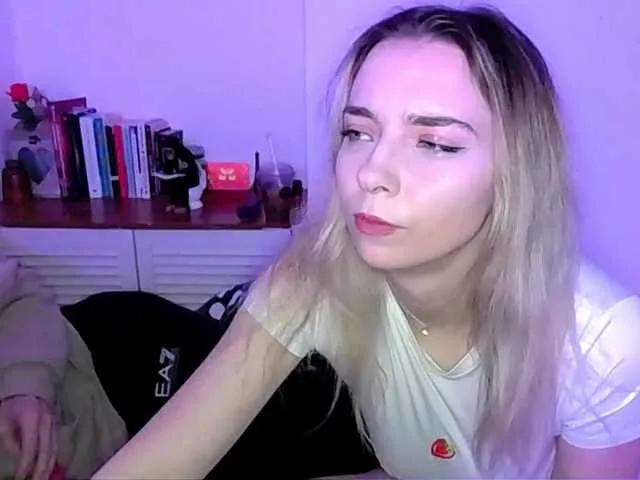 Freechat Almondmilka on BongaCams