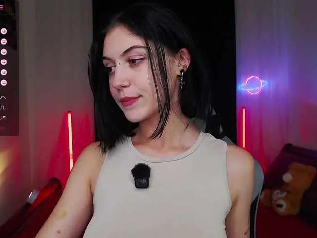 BlackAngell — I love compliments and communication I turn myself on with my sexy body and cute face but you can make me wet by throwing tokens