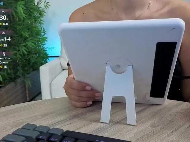 Offline Danielea on BongaCams