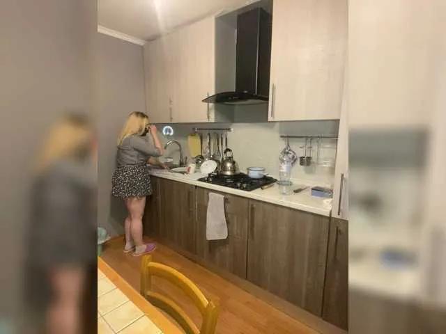 Donut-red on BongaCams