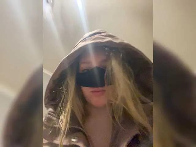 Donut-red on BongaCams