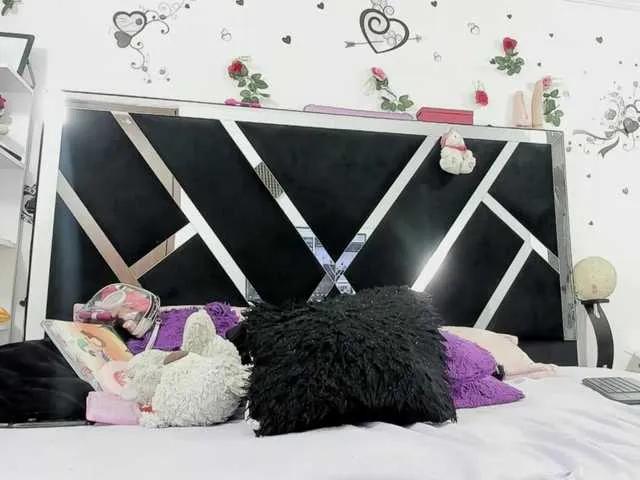 Dreamgirlss on BongaCams