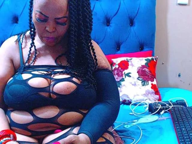 Ebonycandy10 on BongaCams
