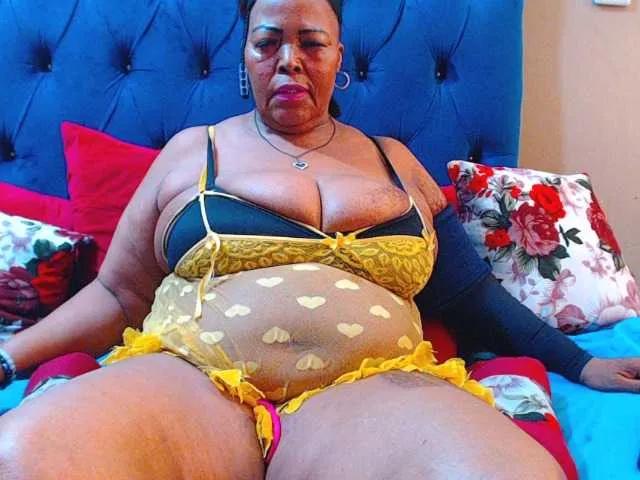 Ebonycandy10 on BongaCams