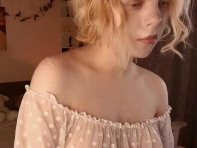 Emily-relish on BongaCams