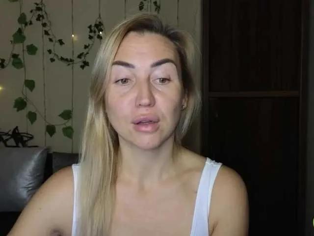 Offline Jullyblondkiss on BongaCams