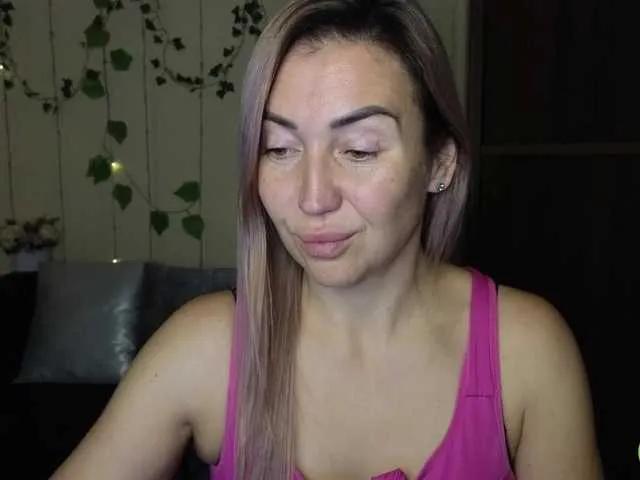 Offline Jullyblondkiss on BongaCams