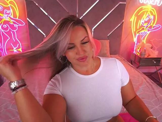 KiraCandyS on BongaCams