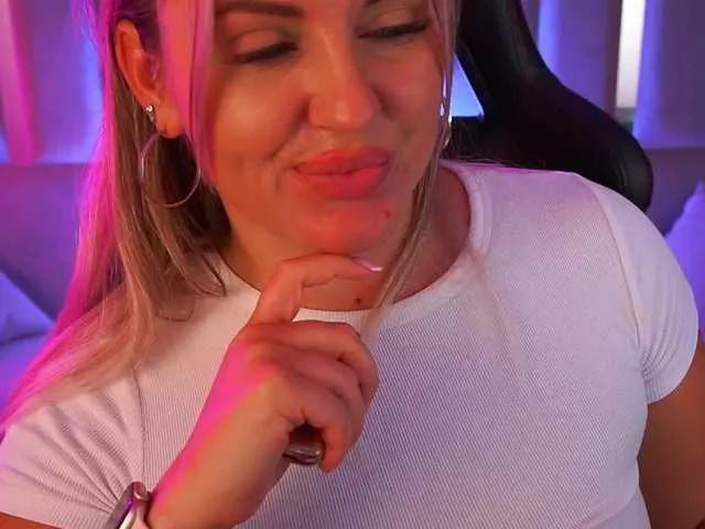 KiraCandyS on BongaCams