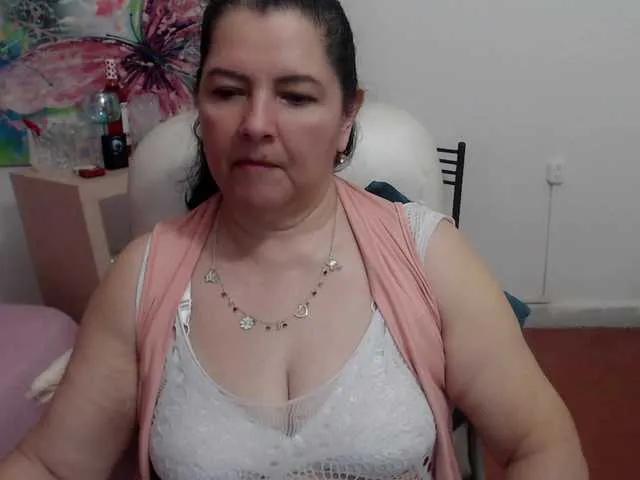 leonela on BongaCams