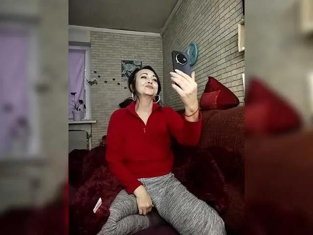 Lina-a-13 on BongaCams