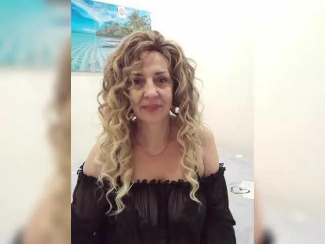 Freechat mery8poppins on BongaCams