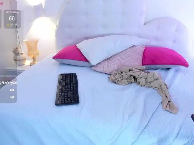 Offline mhia-paris on BongaCams