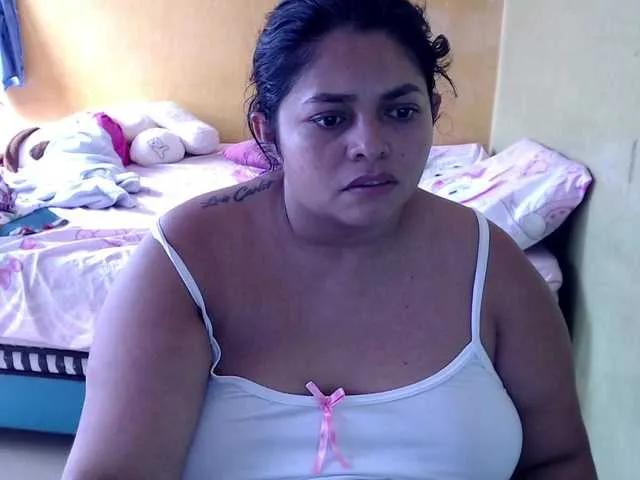 Freechat mia-naughty on BongaCams