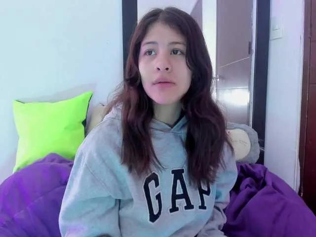 Offline miaqueen021 on BongaCams