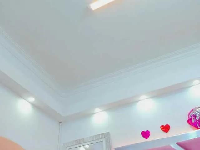 Offline miaqueen021 on BongaCams