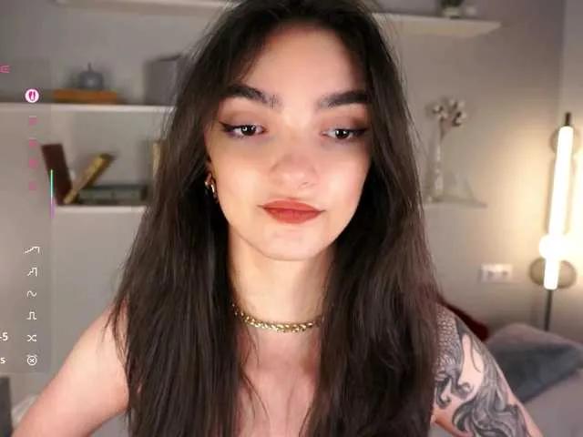 Morena-Dolcce on BongaCams