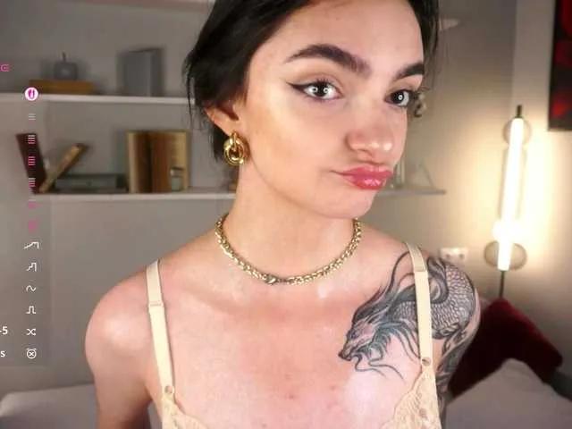 Morena-Dolcce on BongaCams