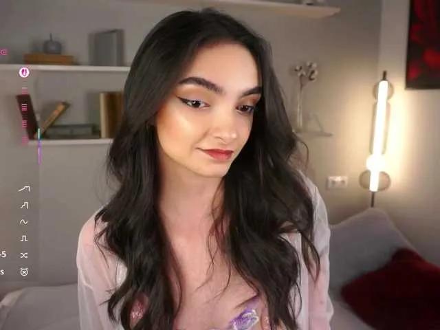 Morena-Dolcce on BongaCams