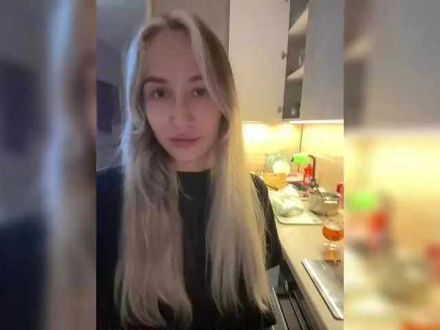 Freechat QueenKing on BongaCams