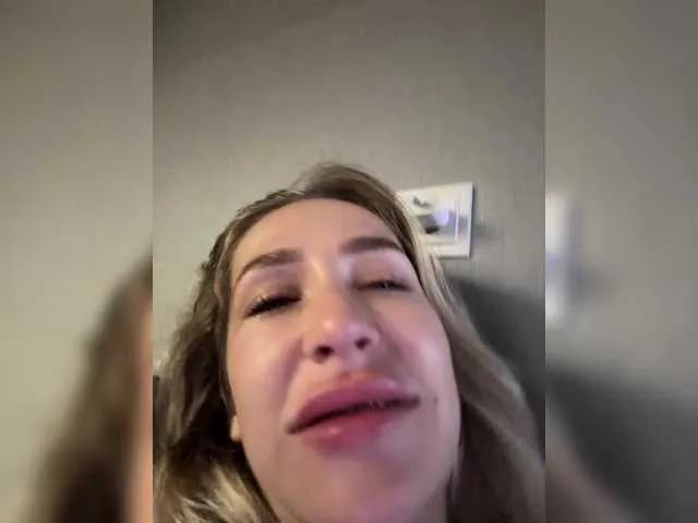 Freechat QueenKing on BongaCams