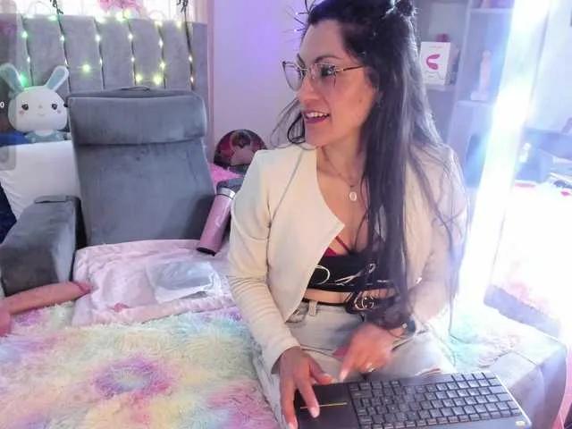 Rapunzell-- on BongaCams