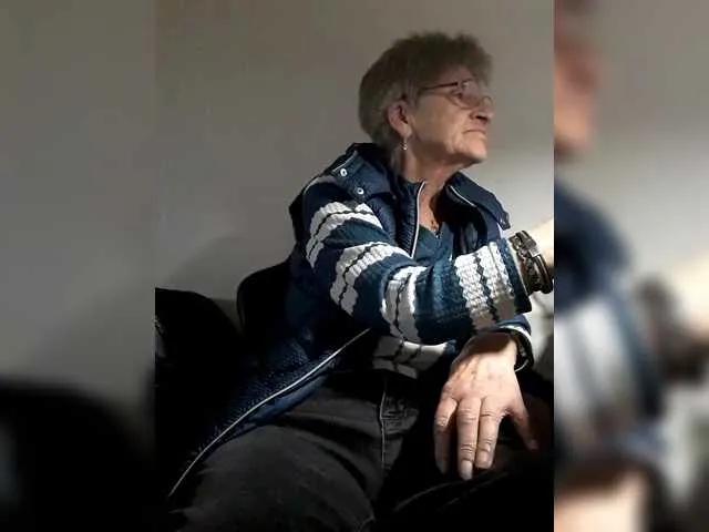 Offline Reife-dame on BongaCams