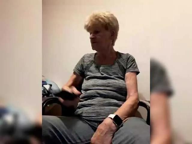 Offline Reife-dame on BongaCams