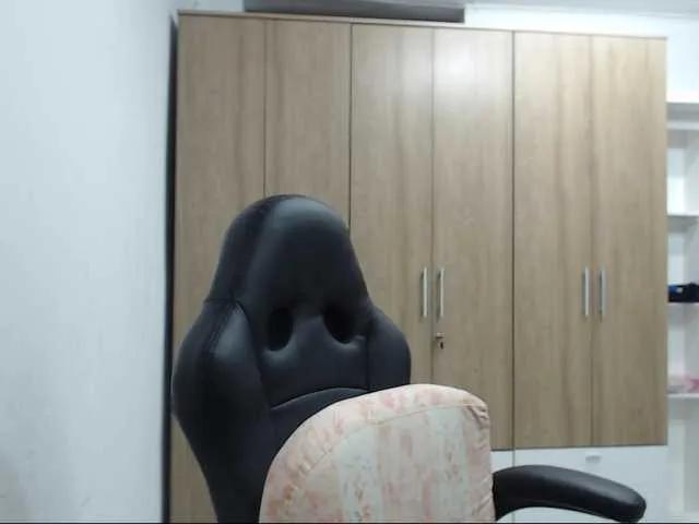 RoxanaMilf on BongaCams