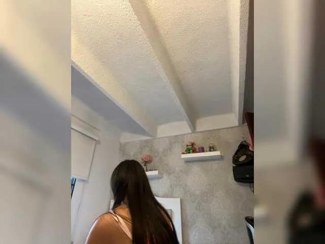 Offline SallyeLeins on BongaCams