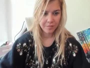 Freechat artsyandcraftsy_ on Chaturbate