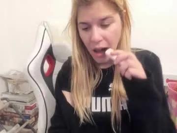 Freechat artsyandcraftsy_ on Chaturbate