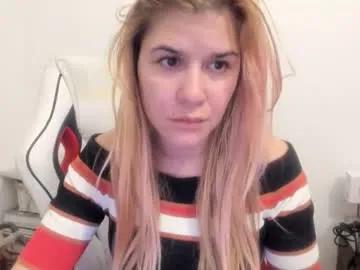 Freechat artsyandcraftsy_ on Chaturbate