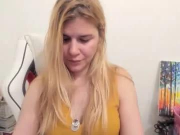 Freechat artsyandcraftsy_ on Chaturbate