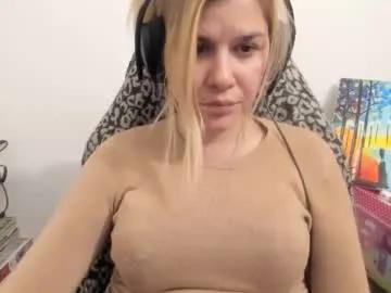 Freechat artsyandcraftsy_ on Chaturbate