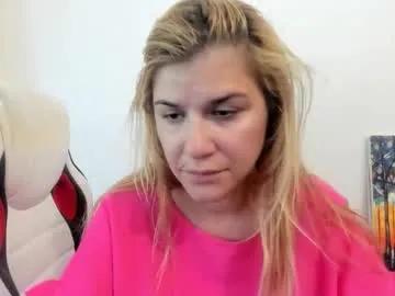 Freechat artsyandcraftsy_ on Chaturbate