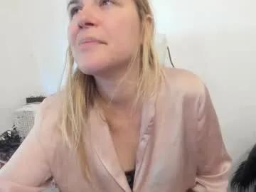 Freechat artsyandcraftsy_ on Chaturbate