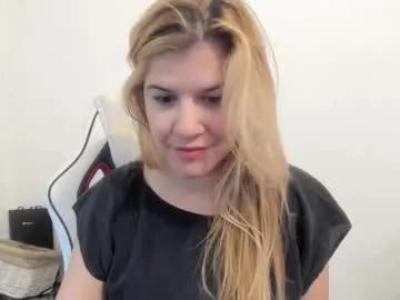 Freechat artsyandcraftsy_ on Chaturbate