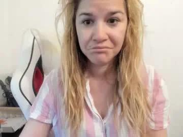 Freechat artsyandcraftsy_ on Chaturbate