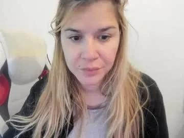Freechat artsyandcraftsy_ on Chaturbate
