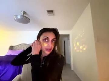 Freechat ella_ella_ella_ay on Chaturbate