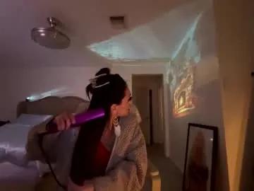 Freechat ella_ella_ella_ay on Chaturbate