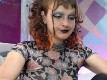 Freechat friskyflowers on Chaturbate