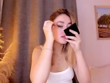 mia_white11 on Chaturbate