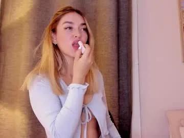 mia_white11 on Chaturbate